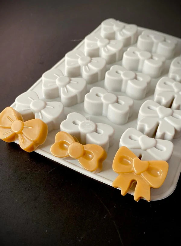 15-Cavity Assorted Bow Silicone Chocolate Mold - D0867 (MOQ 12 PCS) (ID)