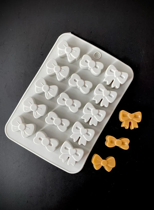 15-Cavity Assorted Bow Silicone Chocolate Mold - D0867 (MOQ 12 PCS) (ID)