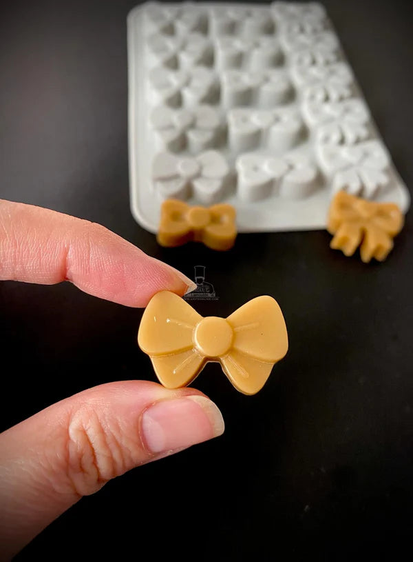 15-Cavity Assorted Bow Silicone Chocolate Mold - D0867 (MOQ 12 PCS) (ID)