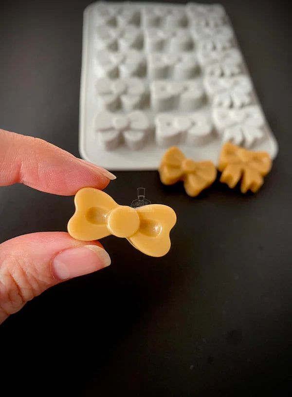 15-Cavity Assorted Bow Silicone Chocolate Mold - D0867 (MOQ 12 PCS) (ID)