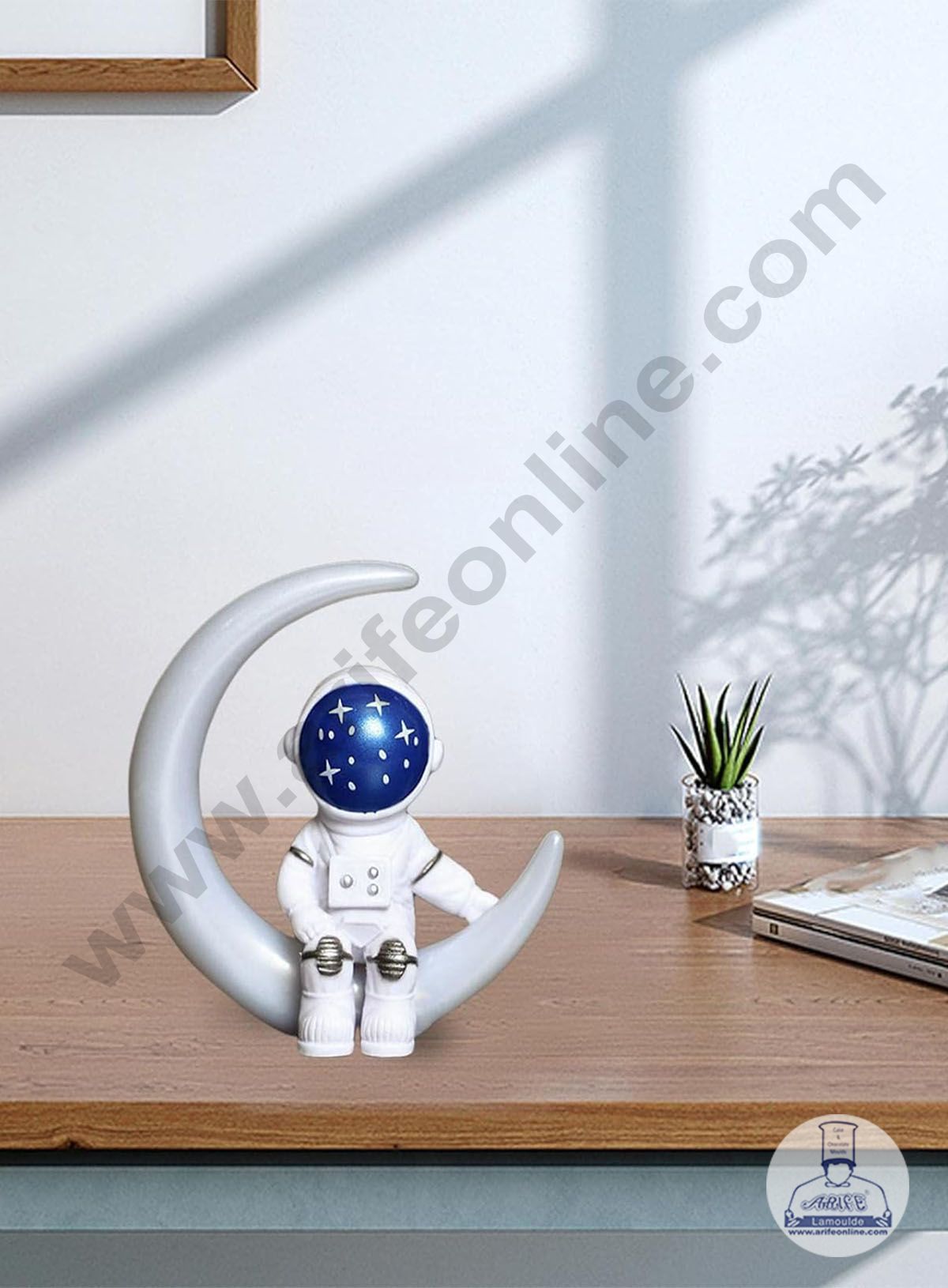 Plastic Single Sitting (BLUE) Astronaut   (MOQ 12 PCS) (RD)