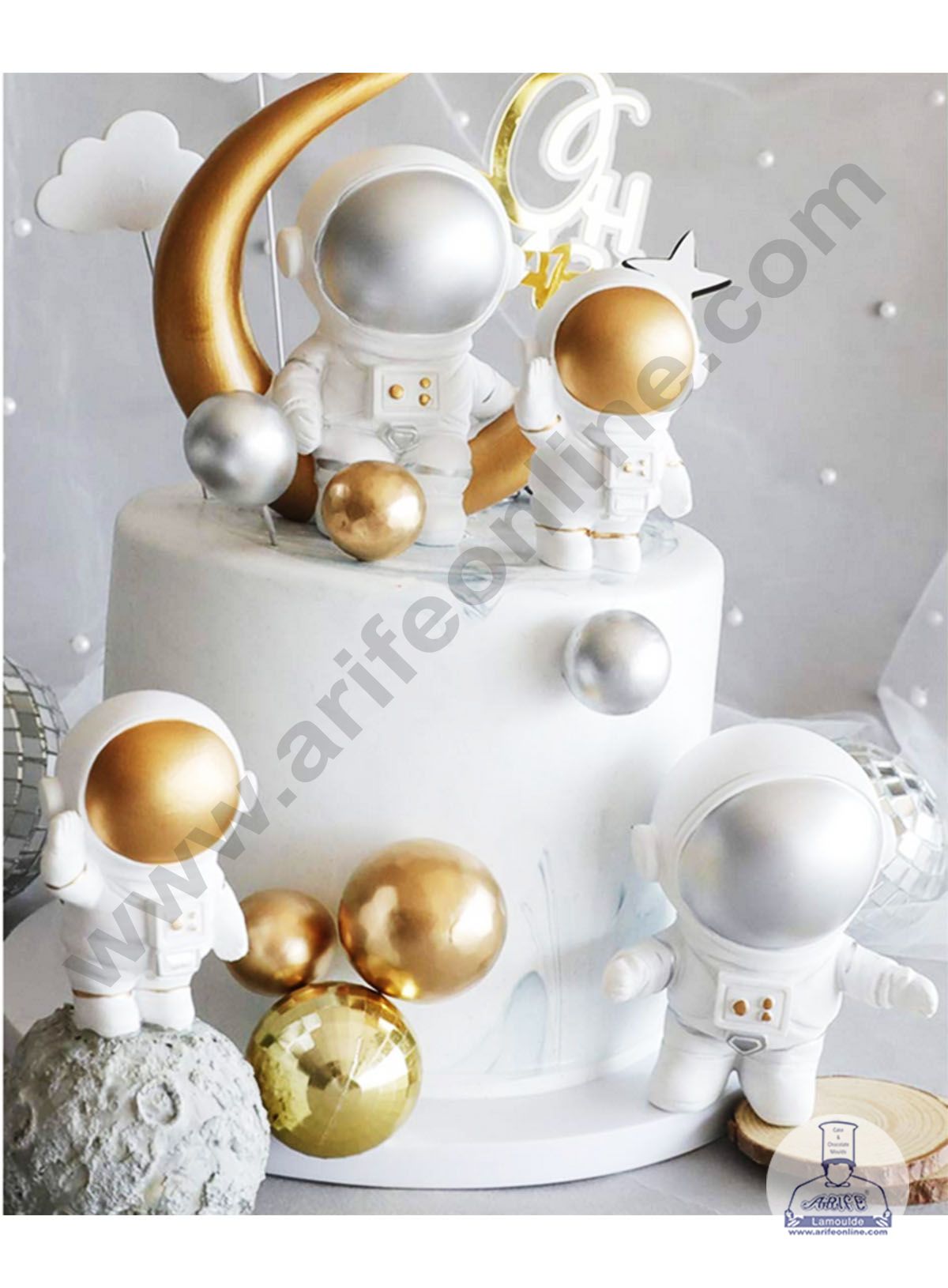 1PCS SITTING ASTRONAUT(SILVER) SBT-SL0569 (MOQ 12 PCS) (RD)